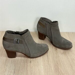 Clarks Sashlin Ester Suede Gray Clay Taupe Ankle Boots Booties Heeled Size 11